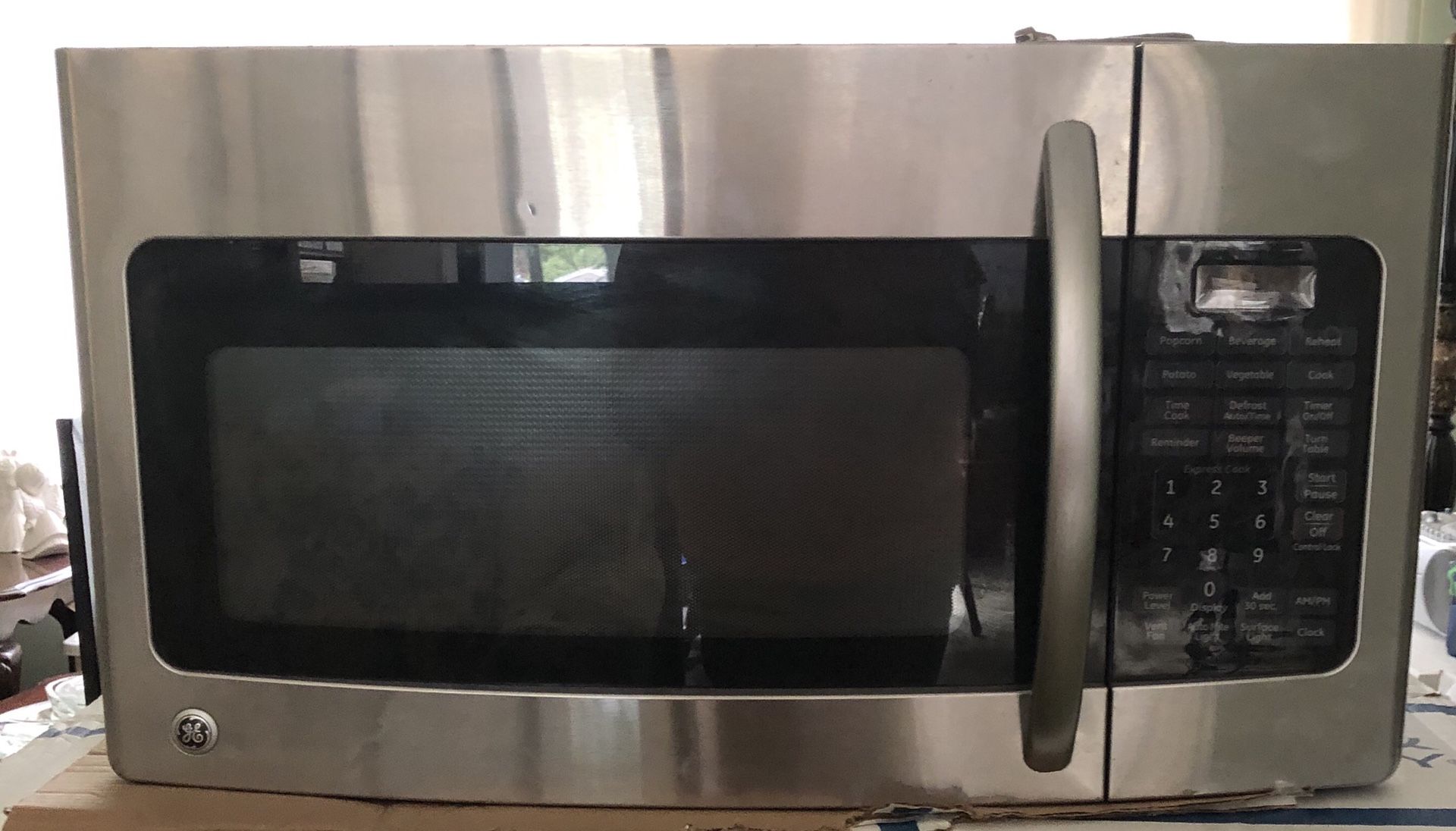 GE Under the Cabinet/Built-in Microwave