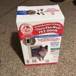 Dog Door - Integrated Tunnel “ thru The Wall “ Medium New