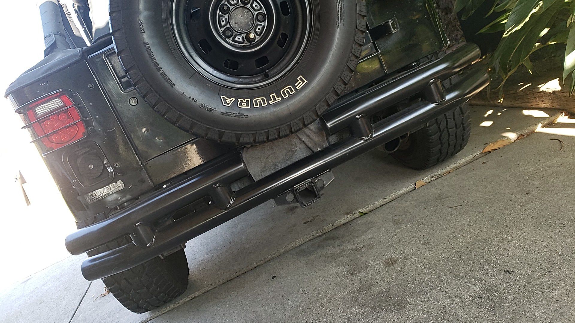 Jeep wrangler rear bumper with tow hitch