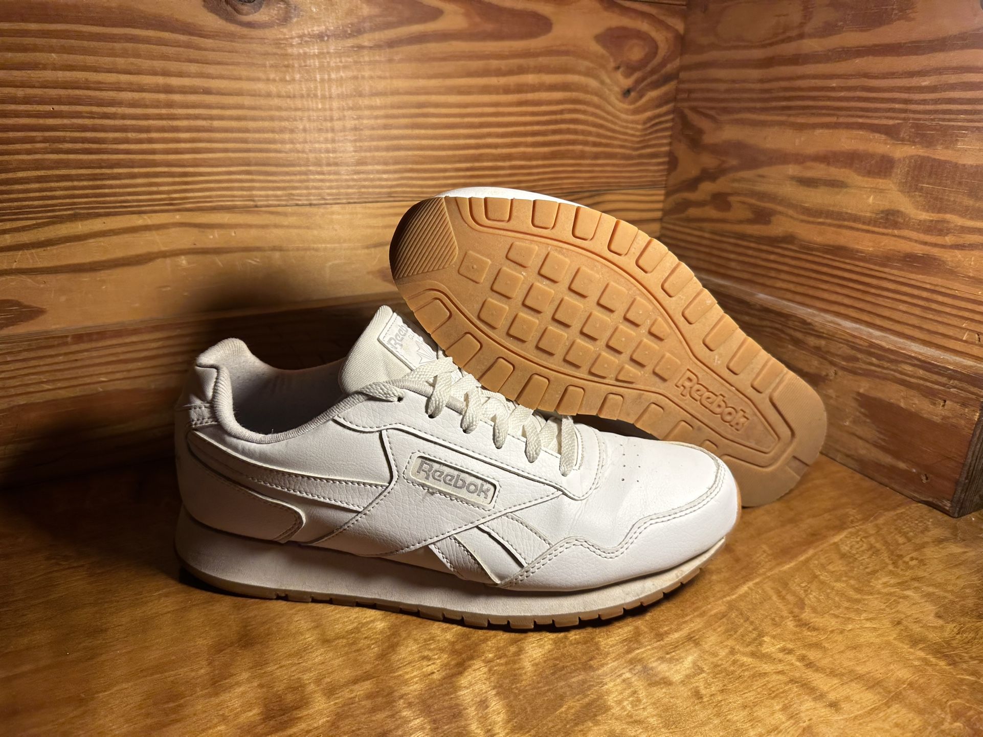 Reebok Classic White Leather Gum Bottom Womans 9 Low