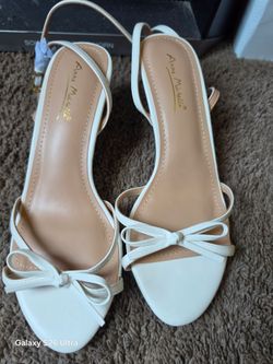 Sandle heels brand new 71/2