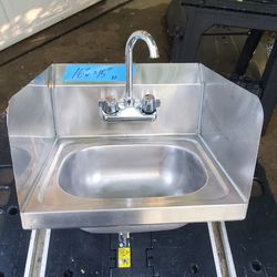 16"W STAINLESS STEEL SINK with FAUCET and SPLASHGUARDS 