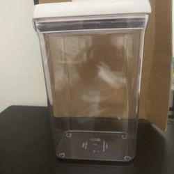 OXO Good Grips Airtight Food Storage Container - 2.5 qt