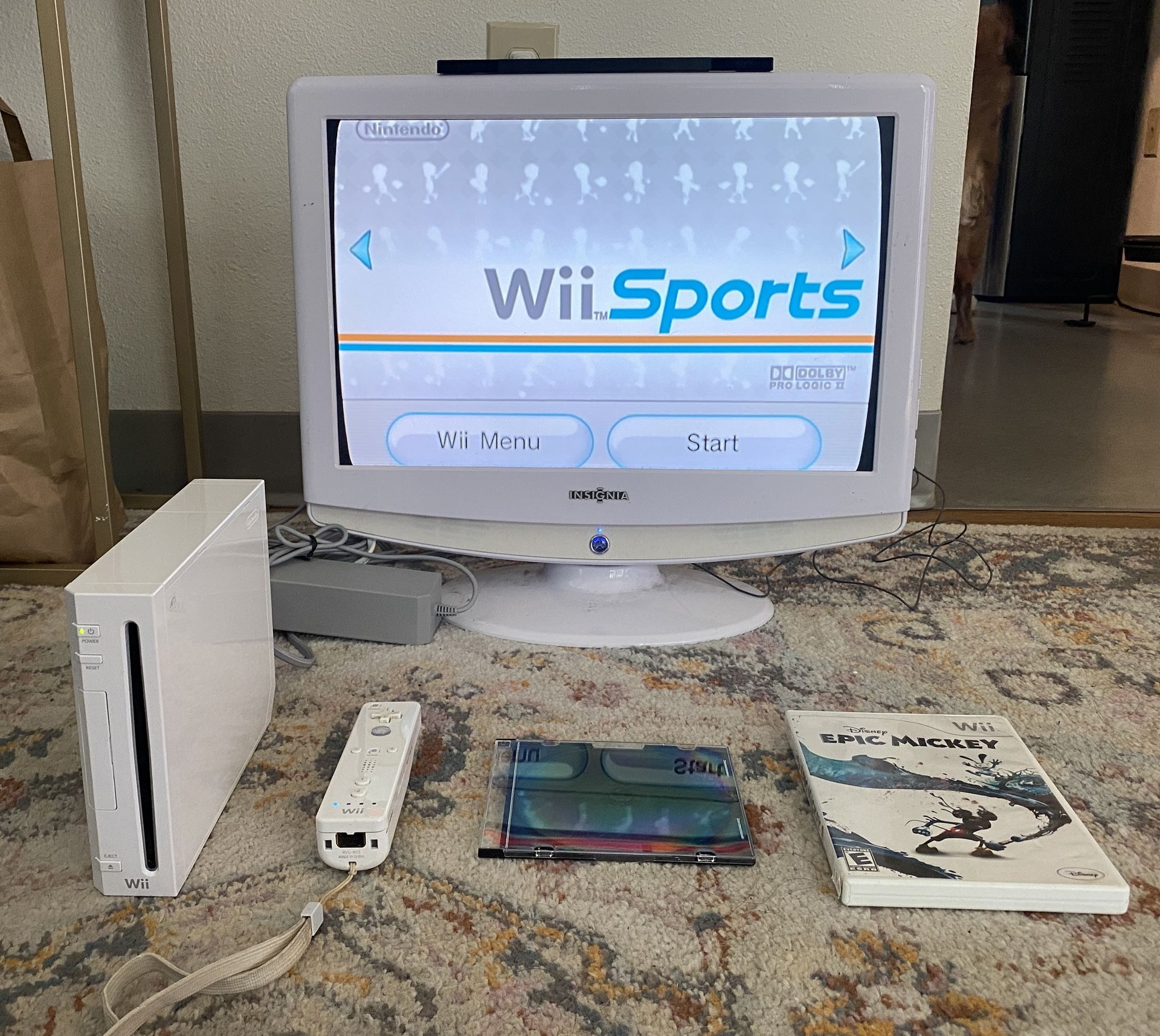 Nintendo White Wii tested and working great condition !