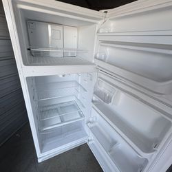 White 18 Cubic Feet Top Freezer Refrigerator 