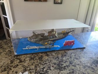 Jaws Movie Diorama Display with Acrylic Case
