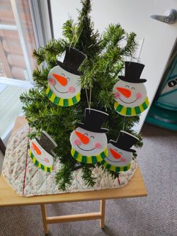 Tabletop snowman tree