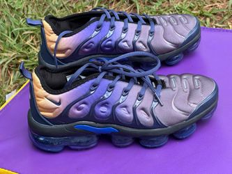 Size 7 Nike vapor max