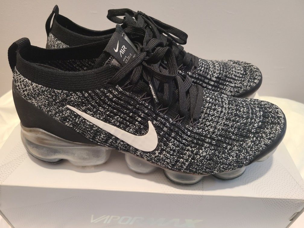 Nike Flyknit Oreo Vapormax 3 Size 9