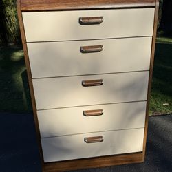 5 Drawer Dresser By Palliser