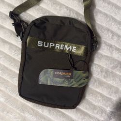 Supreme Shoulder Bag FW22 Olive 
