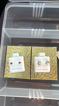 Aretes 20 Dollar Cada Uno 