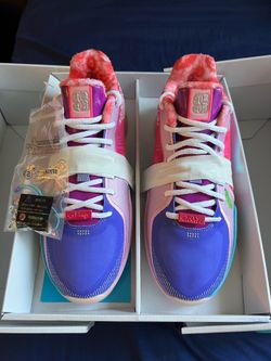 NIKE SABRINA 2  DOERNBECHER SOPHIA  SIZE 9.5 MENS  SIZE 11 WOMENS