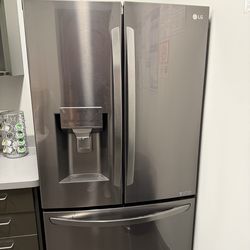 22 cu. ft. smart LG fridge with dual ice maker and premium counter-depth design