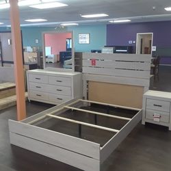4 Piece Queen Bedroom Set Dresser Mirror And Nightstand