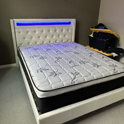 Queen Size bed frame / Mattress Included.          Cama Queen Size Colchon Incluido nueva en caja