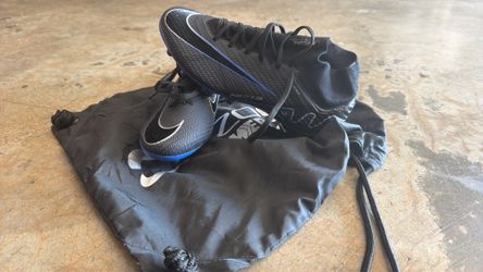 Never worn Nike zoom Mercurial soccer cleats size 4. Discounted to 90$