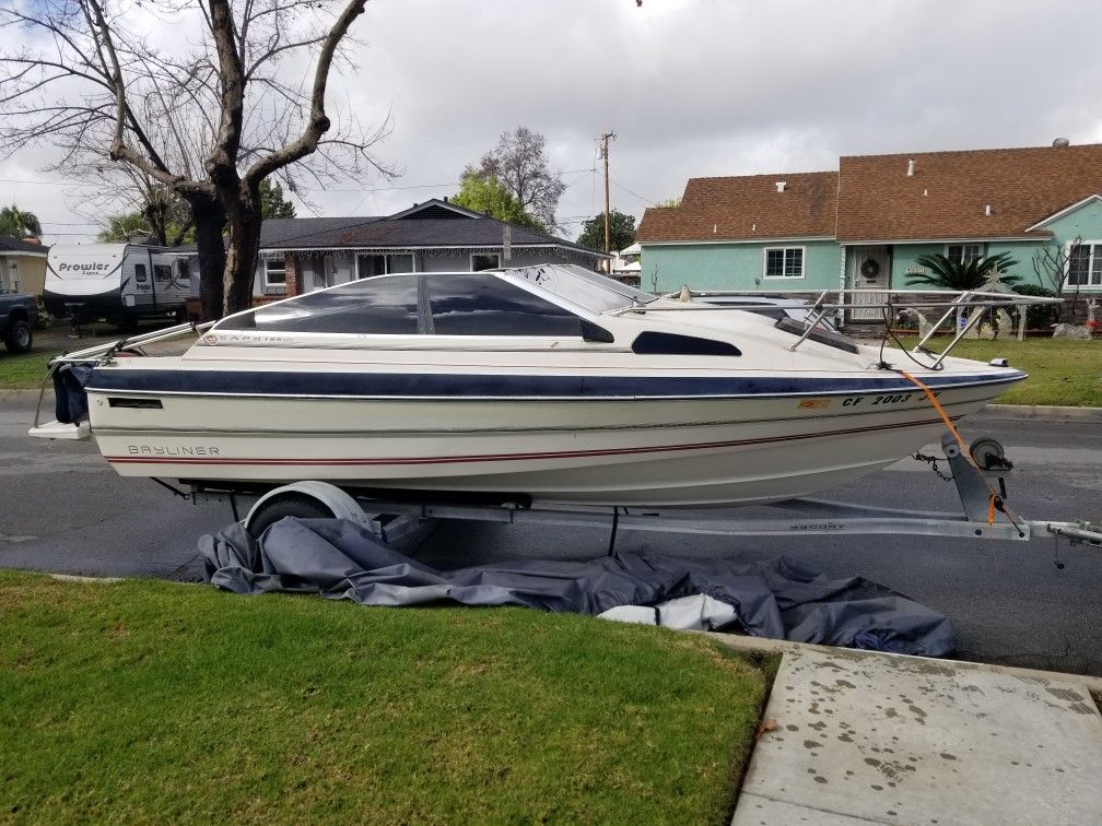Bayliner Capri