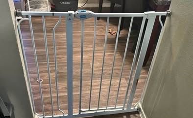 Extra Tall Pet Gate / Safety Gate - Fits Openings 29” - 38.5”