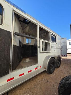 2011 Sundowner Horse Trailer