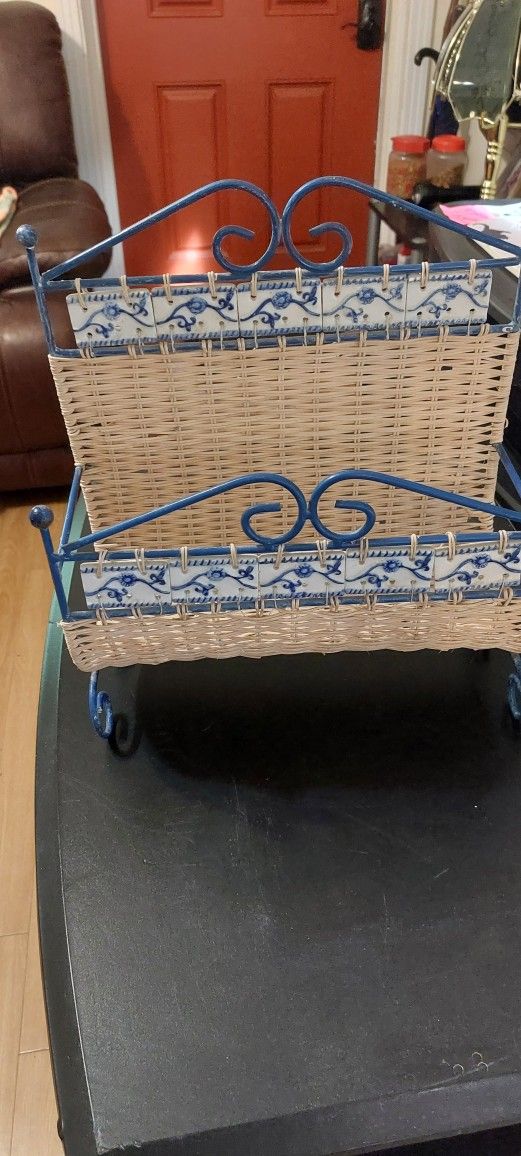 Country Kitchen Style Magazine Rack