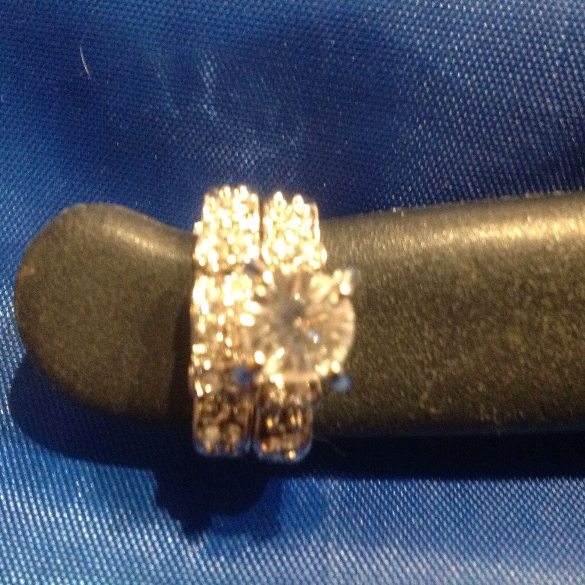 Silver colored weeding set with faux diamonds, size 11