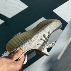 Adidas YEZZY 350 V2    US SIZE 8-1/2 