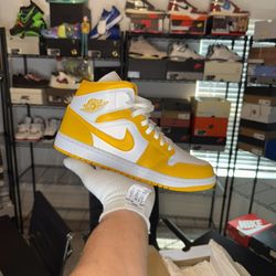 🔥 Air Jordan 1 Mid “University Gold” 🔥 Size 9.5 Men / 11 Women - $87
