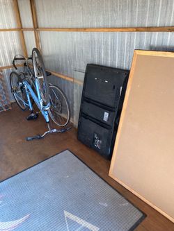 2 Bikes, TV and chalkboard