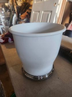 Trash can