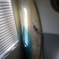 Surfboard 5'8" 