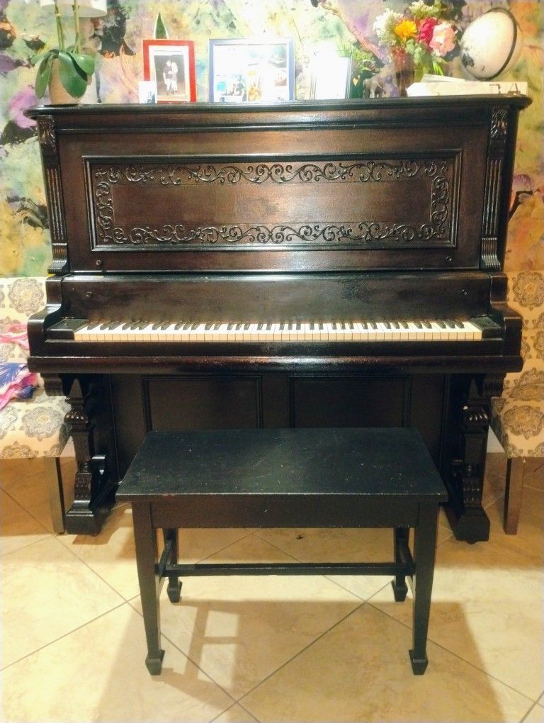 Piano Adam Schaaf 