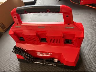 Milwaukee 6-bay Packout Rapidcharger
