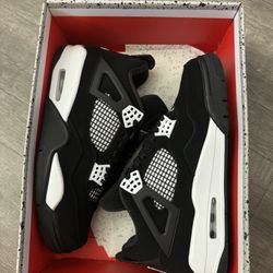 Jordan 4 Retro 