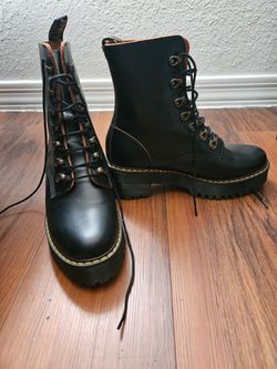 Doc Martin's size 8 1/2