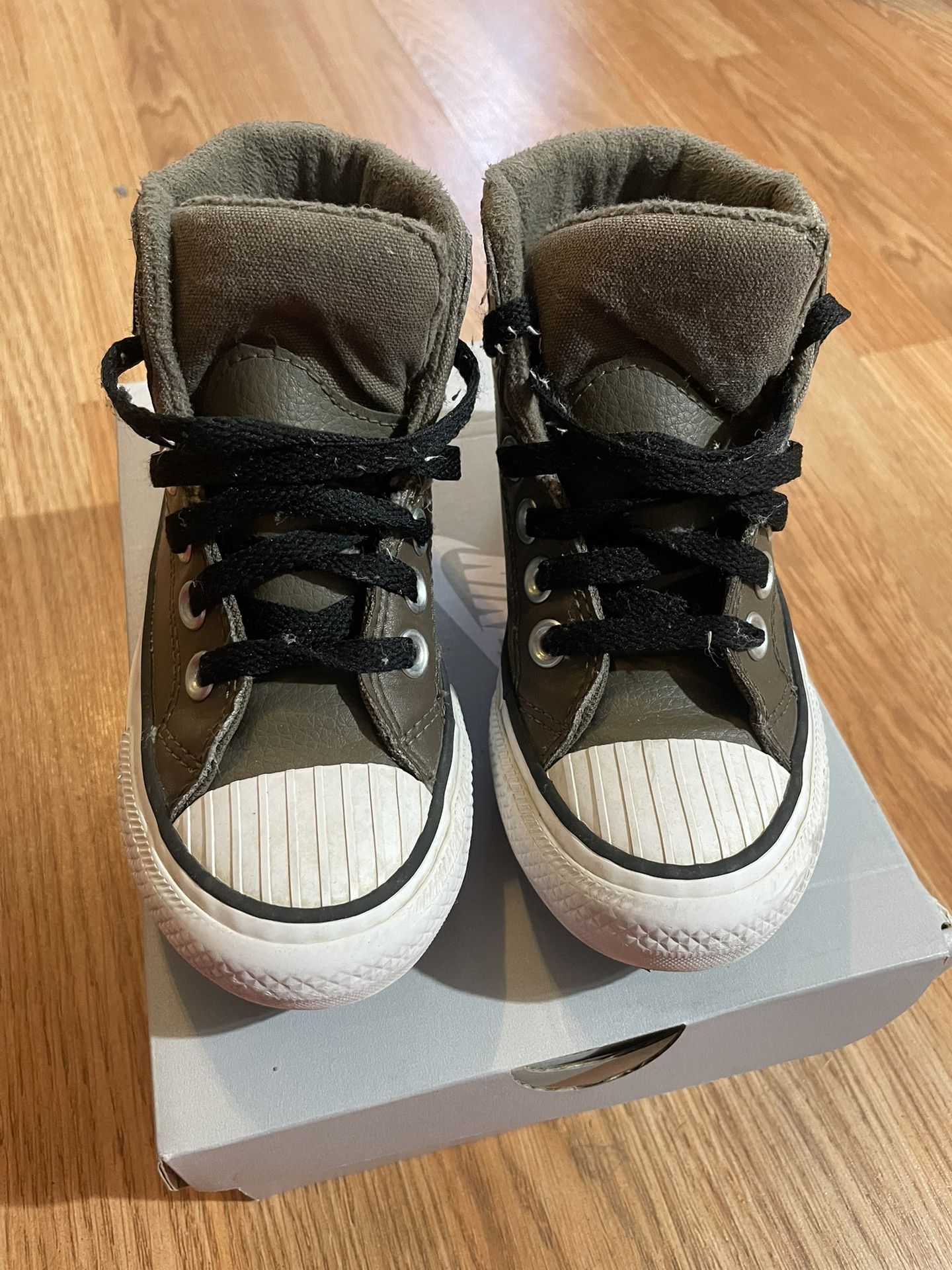 Chuck Taylor All Star Berkshire Boot Leather Kids- size 11