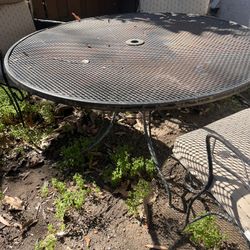 Vintage Iron Patio Set With 4 Chairs 