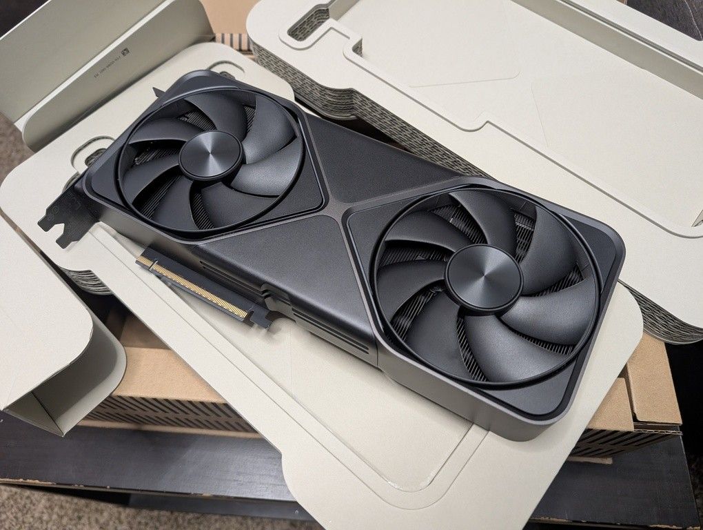 Brand New RTX 5090 Founders Edition NVIDIA 32GB