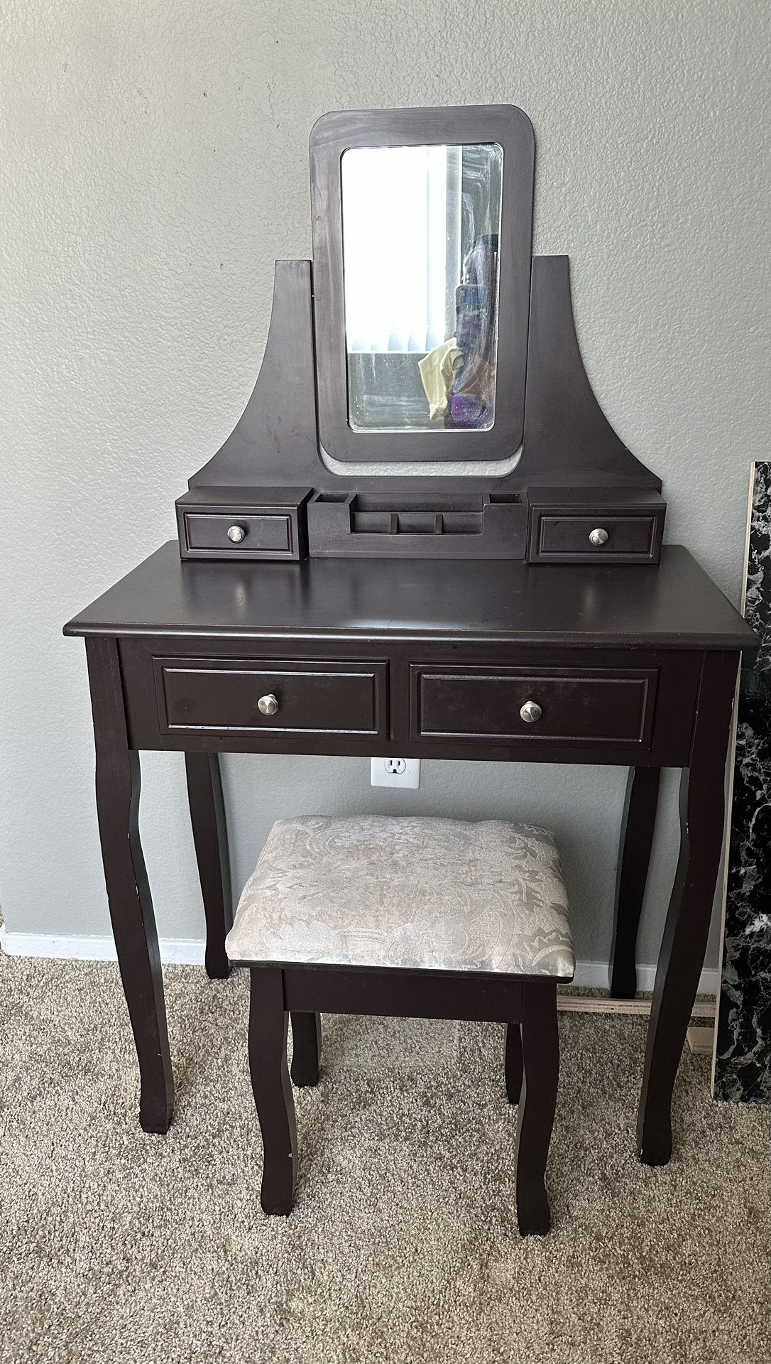 Vanity Dresser for Sale in Las Vegas, NV OfferUp