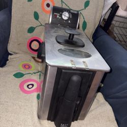 Delonghi Stainless Ez-Clean Deep Fryer D14427DZ *No Power Cord*