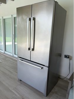 Bosch B22CT80SNS Counter-Depth French Door Refrigerator - Stainless