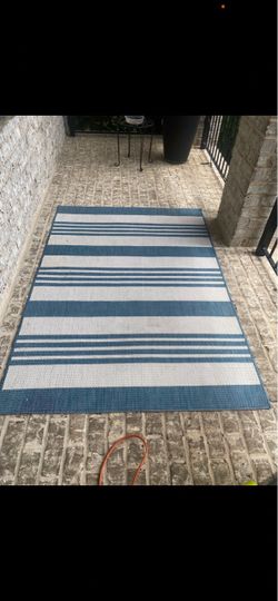 Outdoor rug