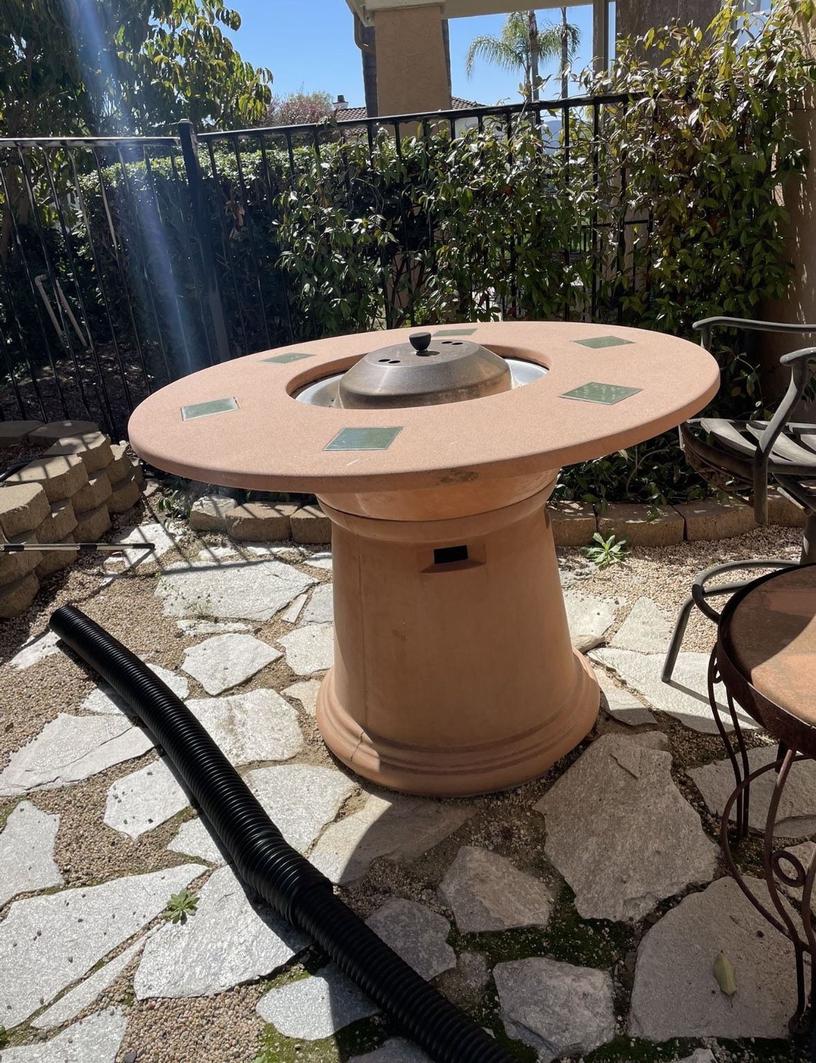 Free masa Table Grill And Chairs