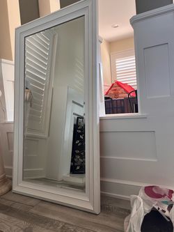 Wall mirror