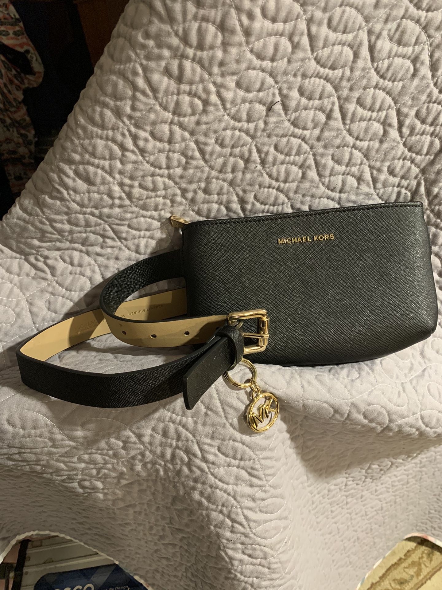 MK BLACK AND GOLD L/XL BELT PURSE.