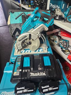 MAKITA 36V CORDLES BRUHLESS 7-1/4 REAR HANDLE SAW KIT BATTERY AND CHARGER