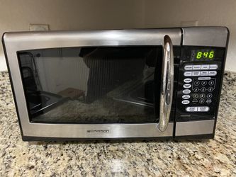 Emerson 900 watt countertop microwave