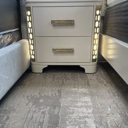 Elegant Ivory Bedroom Set