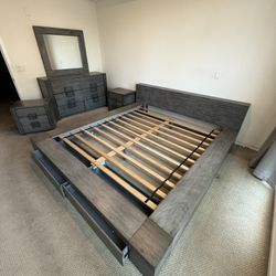 Wood frame 4pc queen Bedroom Set