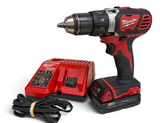 MILWAUKEE 18V DRILL DRIVER KIT W/ 2AH BATTERY & CHARGER (CMP128858)